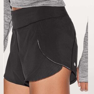 Lululemon play off the pleats 3 in running shorts